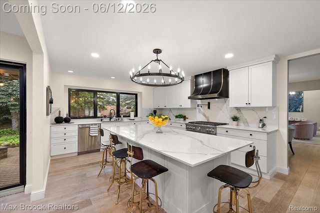 2999 Bloomfield Park Drive, West Bloomfield Charter Township, MI 48323