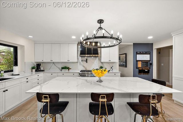 2999 Bloomfield Park Drive, West Bloomfield Charter Township, MI 48323