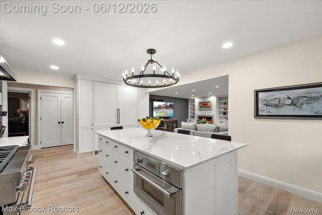 2999 Bloomfield Park Drive, West Bloomfield Charter Township, MI 48323