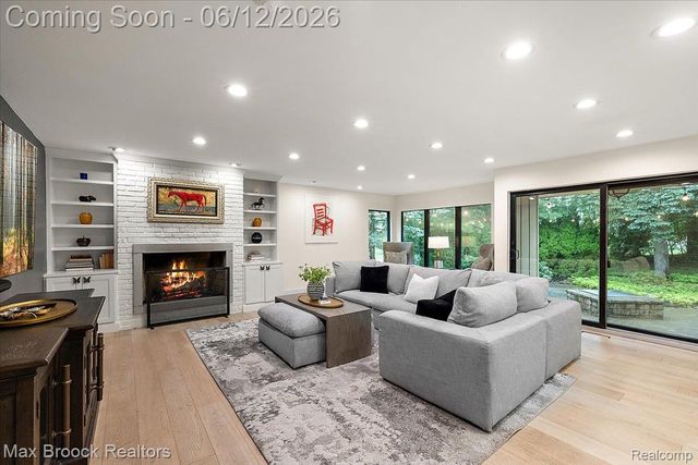 2999 Bloomfield Park Drive, West Bloomfield Charter Township, MI 48323