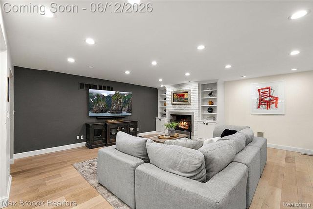 2999 Bloomfield Park Drive, West Bloomfield Charter Township, MI 48323