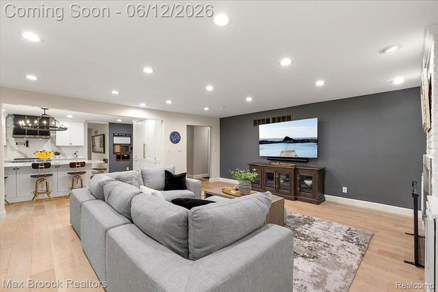 2999 Bloomfield Park Drive, West Bloomfield Charter Township, MI 48323