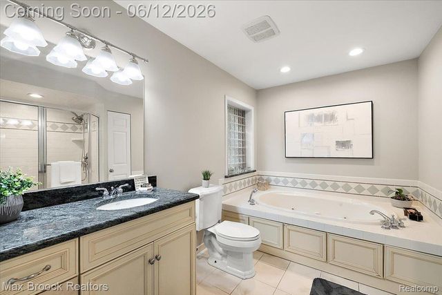 2999 Bloomfield Park Drive, West Bloomfield Charter Township, MI 48323