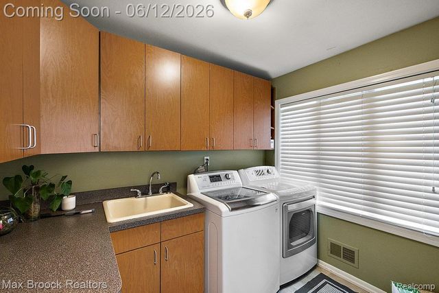 2999 Bloomfield Park Drive, West Bloomfield Charter Township, MI 48323