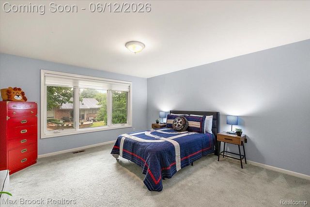 2999 Bloomfield Park Drive, West Bloomfield Charter Township, MI 48323
