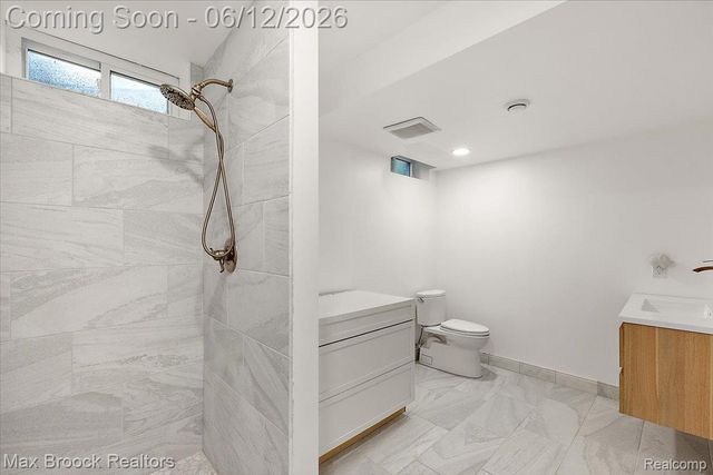 2999 Bloomfield Park Drive, West Bloomfield Charter Township, MI 48323