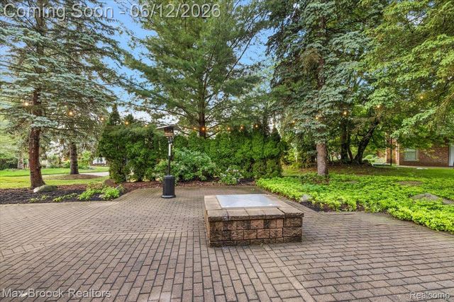 2999 Bloomfield Park Drive, West Bloomfield Charter Township, MI 48323