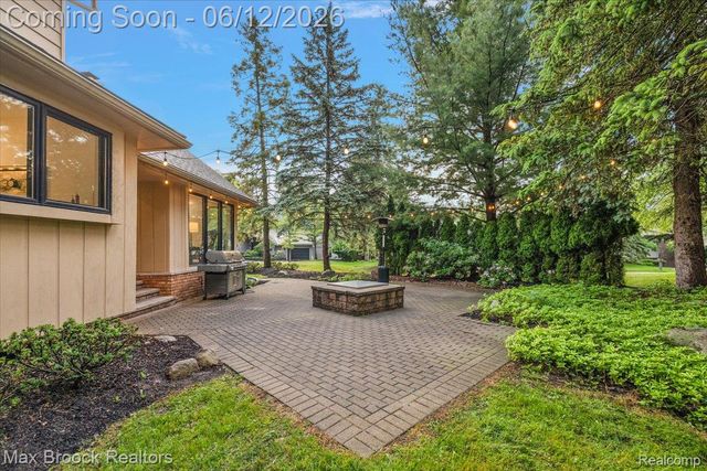 2999 Bloomfield Park Drive, West Bloomfield Charter Township, MI 48323