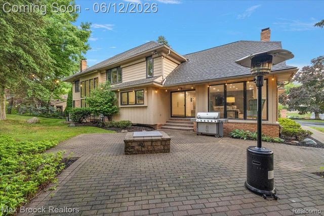 2999 Bloomfield Park Drive, West Bloomfield Charter Township, MI 48323