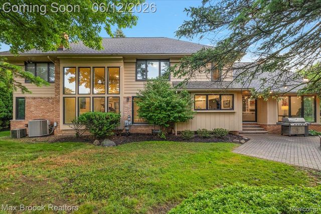 2999 Bloomfield Park Drive, West Bloomfield Charter Township, MI 48323
