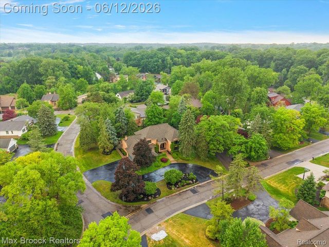 2999 Bloomfield Park Drive, West Bloomfield Charter Township, MI 48323