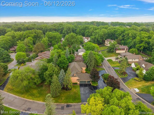 2999 Bloomfield Park Drive, West Bloomfield Charter Township, MI 48323