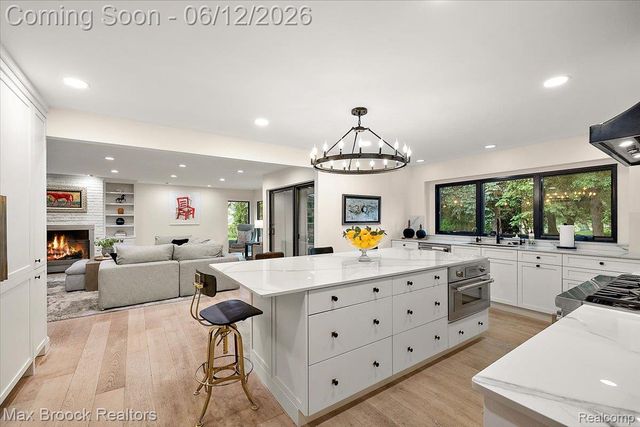 2999 Bloomfield Park Drive, West Bloomfield Charter Township, MI 48323