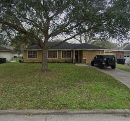 755 Dezso Drive, Alvin, TX 77511