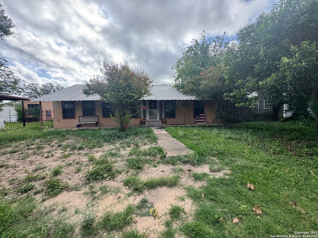 2109 Castro, Hondo, TX 78861
