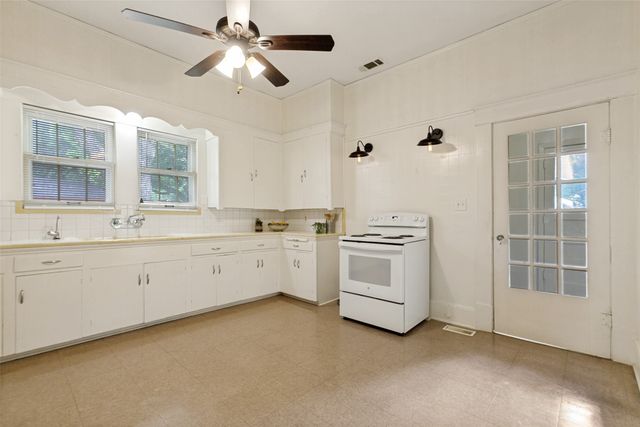 416 S 11th Street, Garland, TX 75040