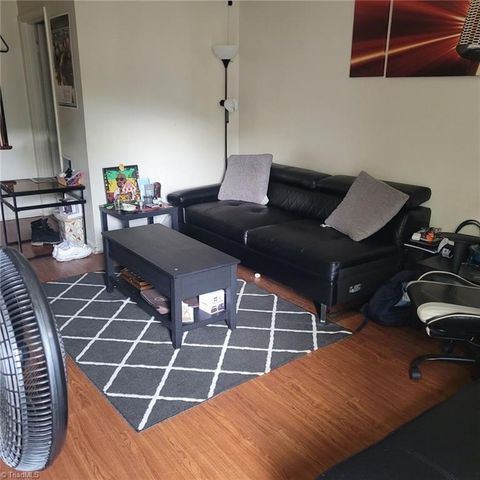 1315 Meadowview Road E, Greensboro, NC 27403