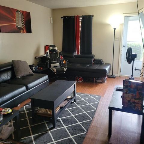 1315 Meadowview Road E, Greensboro, NC 27403