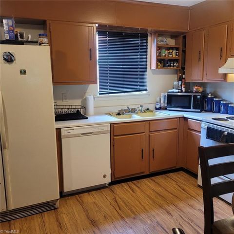 1315 Meadowview Road E, Greensboro, NC 27403