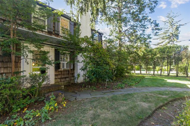 26 Vista Hill Road, Great Neck, NY 11021