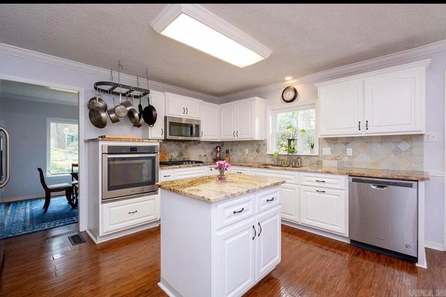 2 Highwood Drive, Little Rock, AR 72205