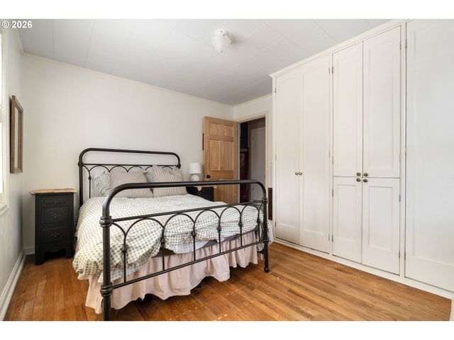 1615 Sw CANBY St, Portland, OR 97219