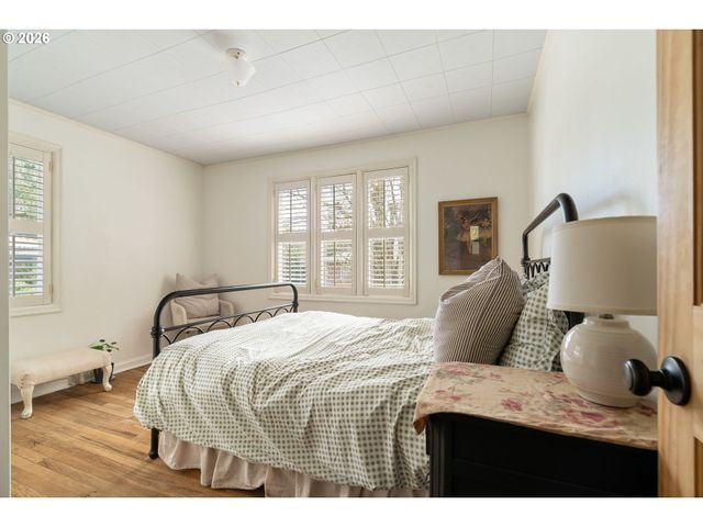 1615 Sw CANBY St, Portland, OR 97219