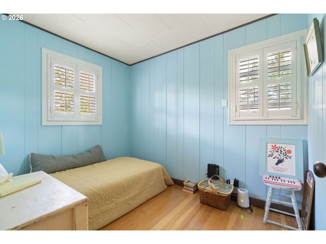 1615 Sw CANBY St, Portland, OR 97219