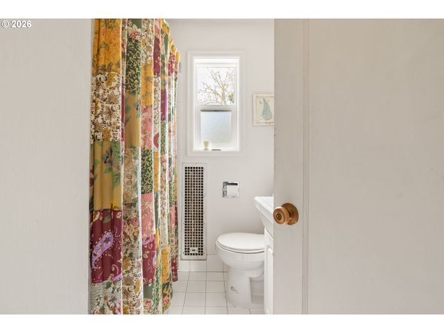 1615 Sw CANBY St, Portland, OR 97219