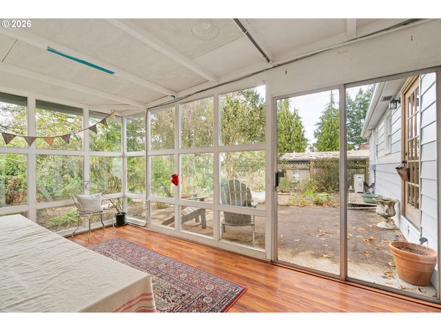 1615 Sw CANBY St, Portland, OR 97219