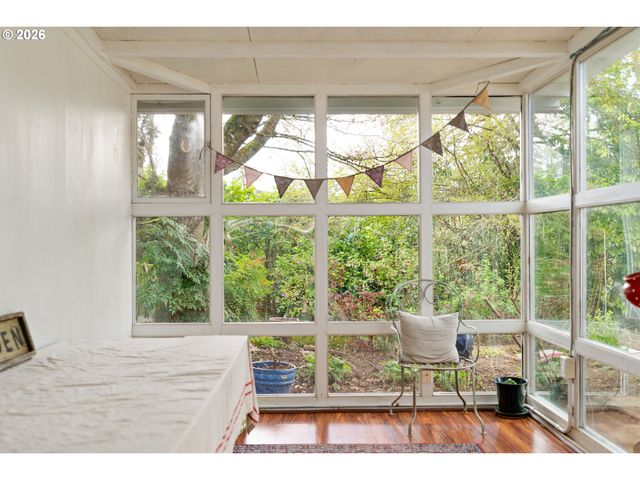 1615 Sw CANBY St, Portland, OR 97219