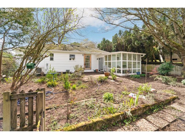 1615 Sw CANBY St, Portland, OR 97219