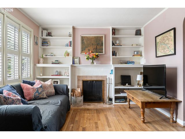 1615 Sw CANBY St, Portland, OR 97219