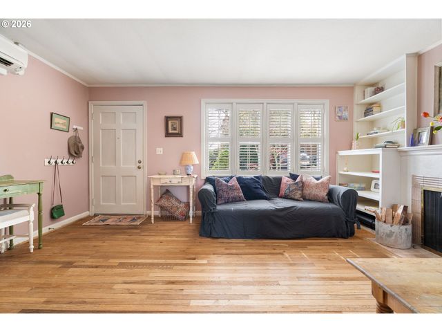 1615 Sw CANBY St, Portland, OR 97219