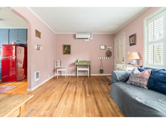 1615 Sw CANBY St, Portland, OR 97219