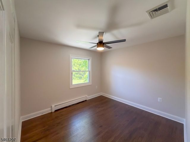 8 Woodland Dr, Washington Twp., NJ 07853
