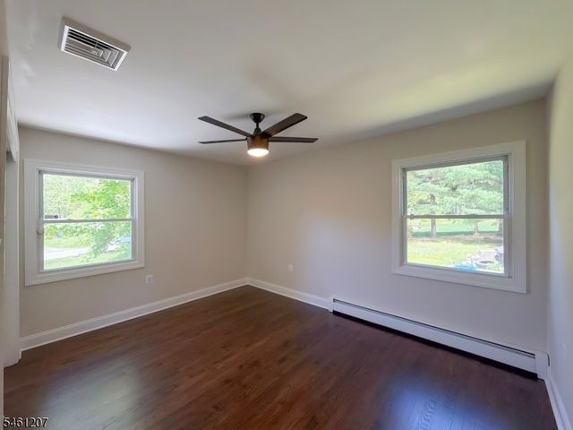8 Woodland Dr, Washington Twp., NJ 07853