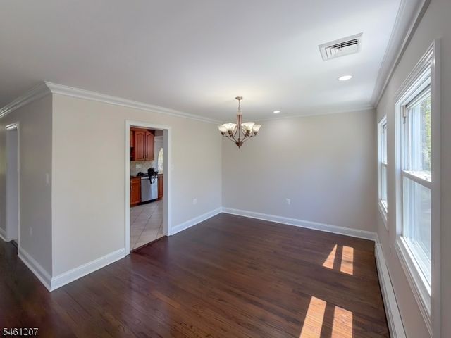 8 Woodland Dr, Washington Twp., NJ 07853