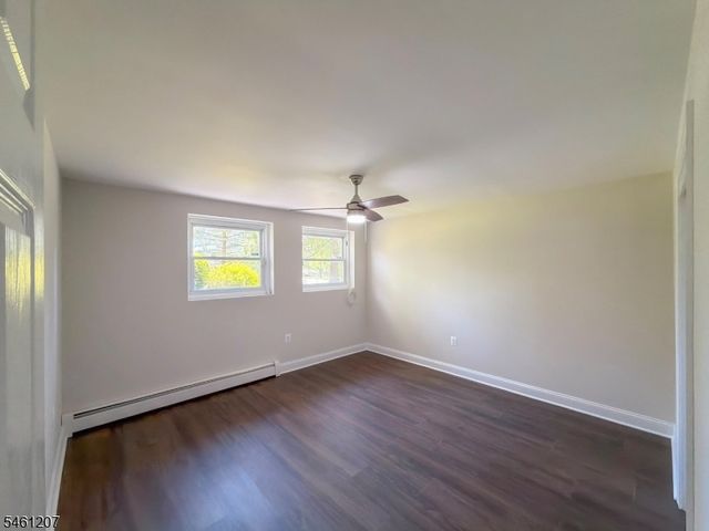 8 Woodland Dr, Washington Twp., NJ 07853