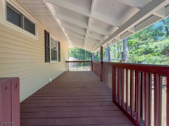 8 Woodland Dr, Washington Twp., NJ 07853
