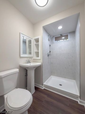 8 Woodland Dr, Washington Twp., NJ 07853
