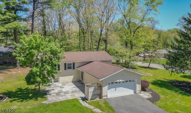 8 Woodland Dr, Washington Twp., NJ 07853