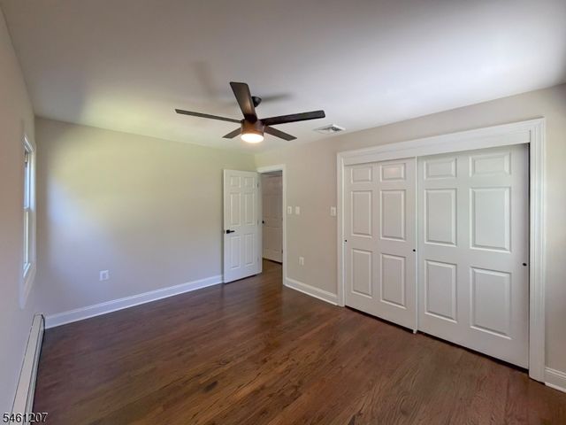 8 Woodland Dr, Washington Twp., NJ 07853
