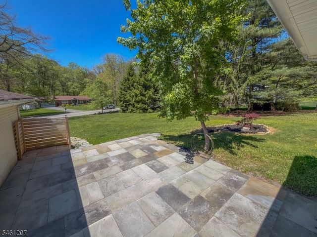 8 Woodland Dr, Washington Twp., NJ 07853