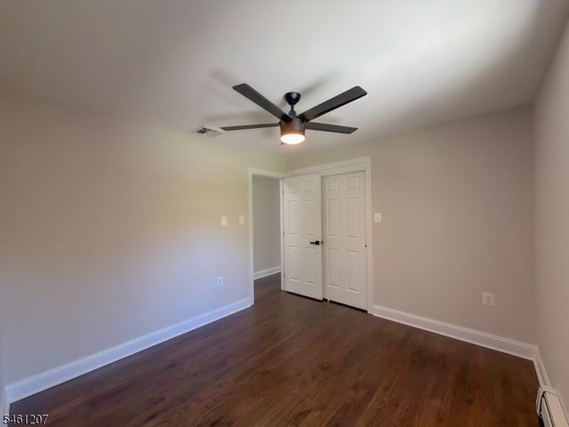 8 Woodland Dr, Washington Twp., NJ 07853