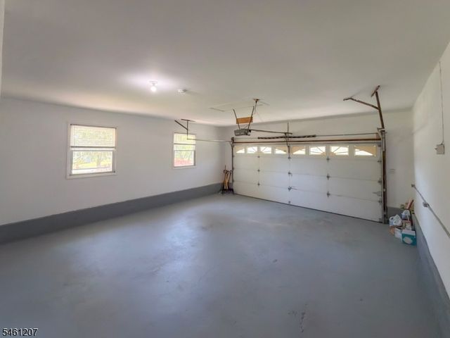 8 Woodland Dr, Washington Twp., NJ 07853