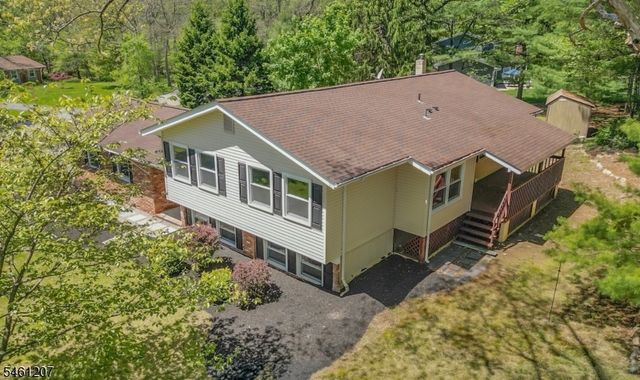 8 Woodland Dr, Washington Twp., NJ 07853