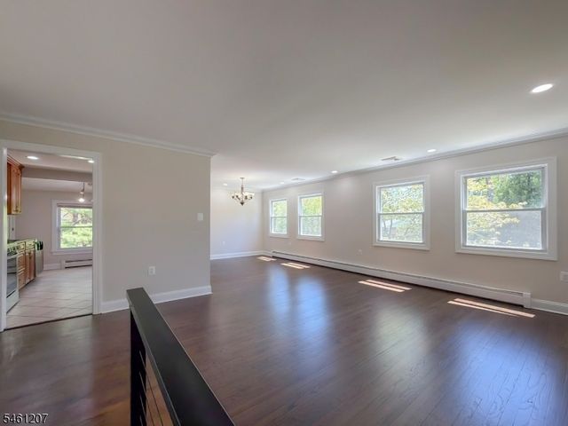 8 Woodland Dr, Washington Twp., NJ 07853