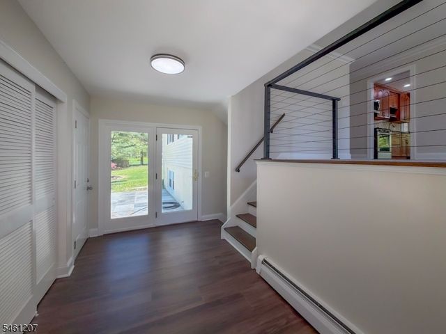 8 Woodland Dr, Washington Twp., NJ 07853