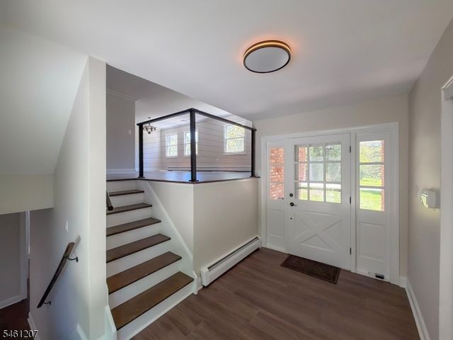 8 Woodland Dr, Washington Twp., NJ 07853